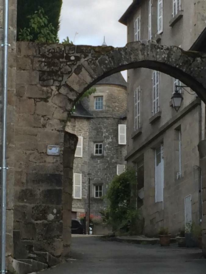 לינה וארוחת בוקר Treignac L'Ancienne Maison מראה חיצוני תמונה